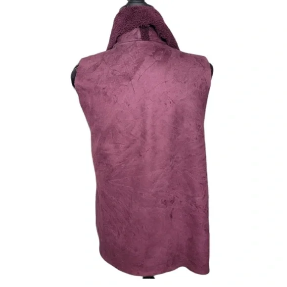 Susina burgundy sherpa lined faux suede vest size M